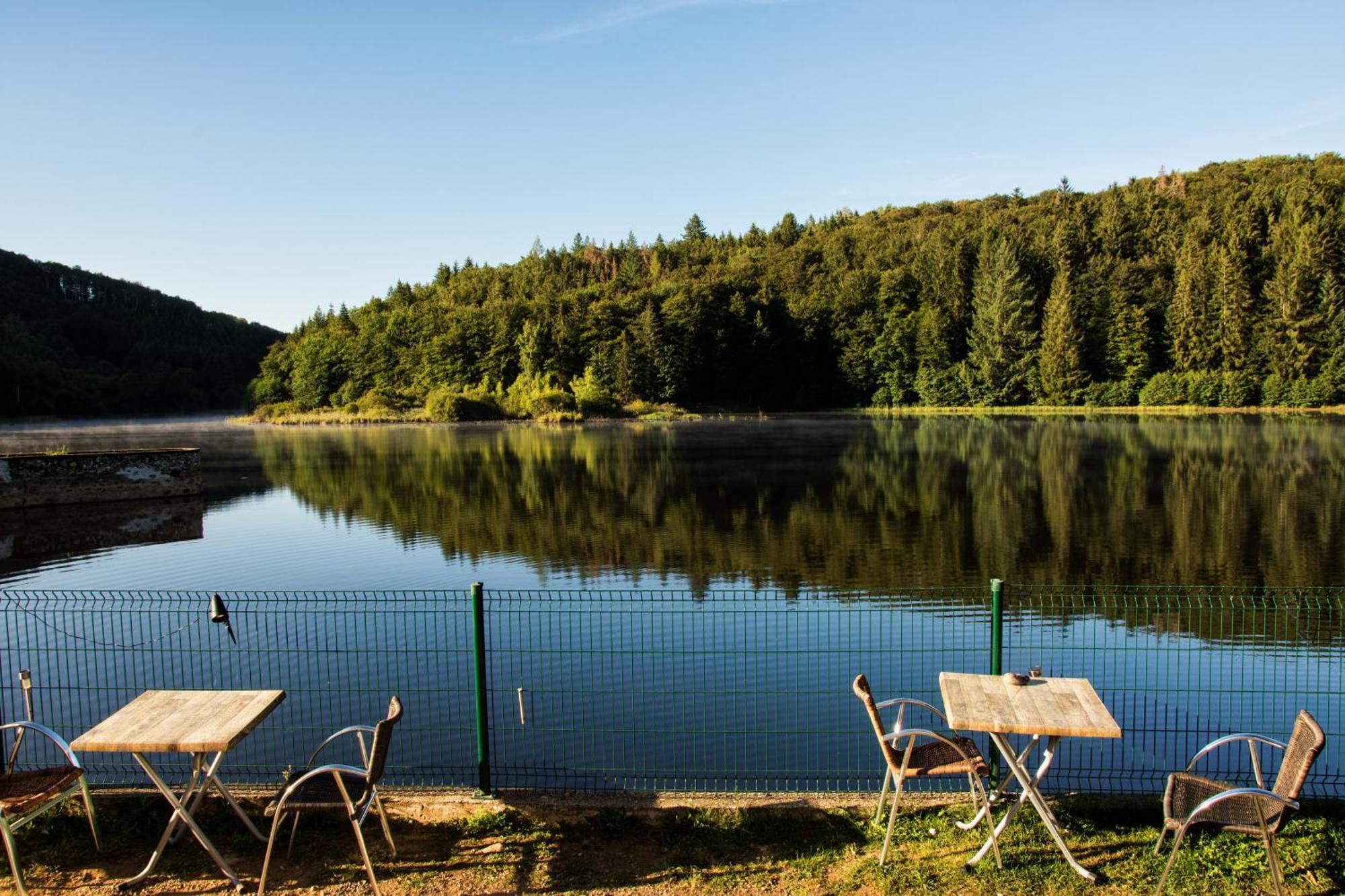 Hotel Le Lac Des Moines Condat  Esterno foto