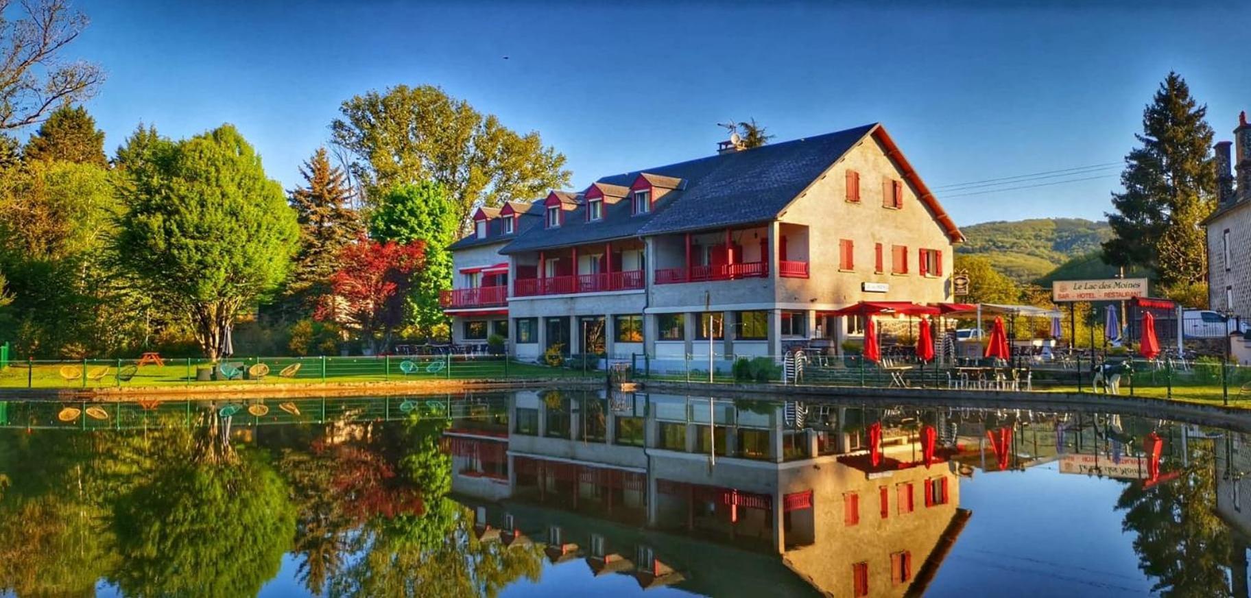 Hotel Le Lac Des Moines Condat  Esterno foto